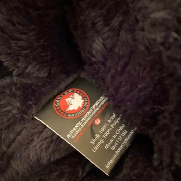 NWT Adorable Canadian active pairs hats - Picture 2 of 4